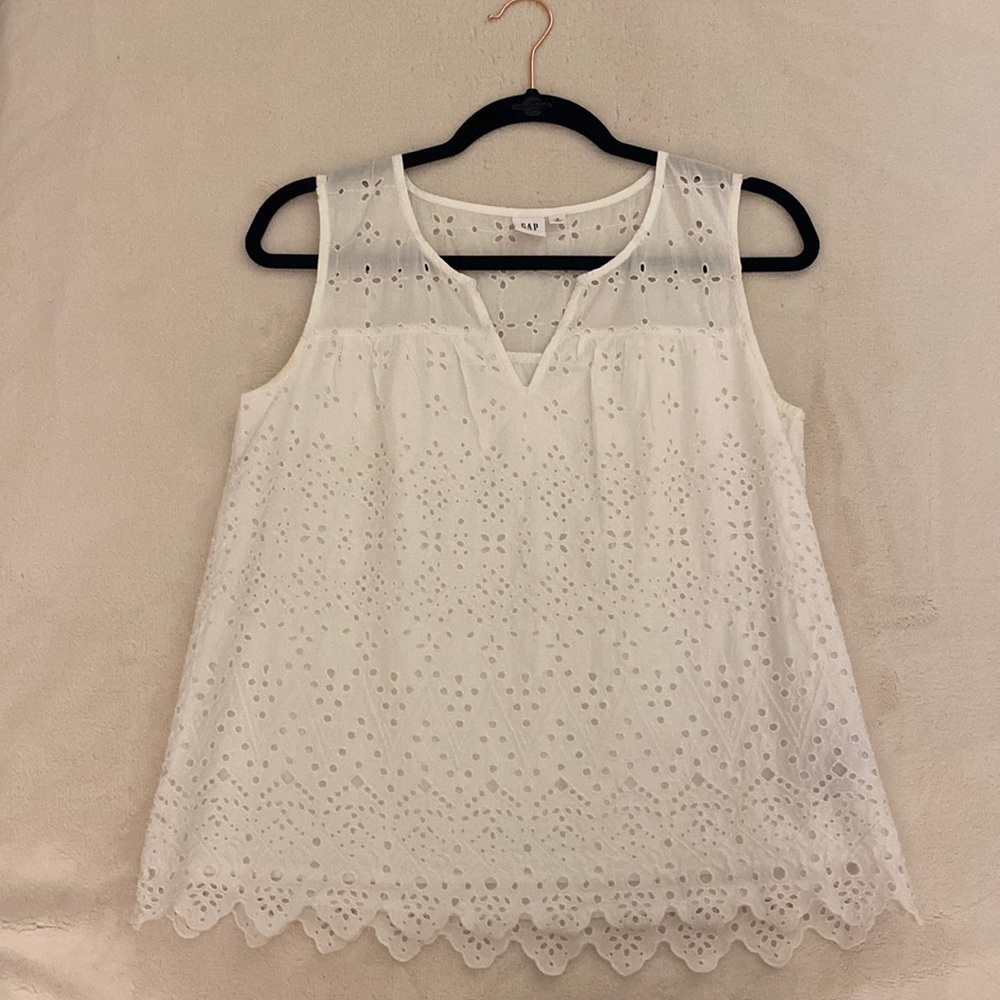 Gap White Lace Sleeveless Top
